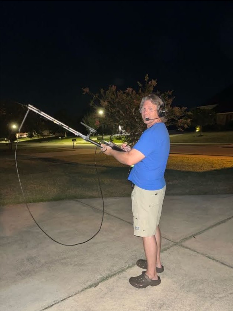 Tracking a pass with the Kenwood TH-D72A and Elk antenna, handheld