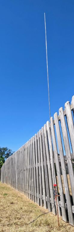 Go2Antenna vertical along the fence line